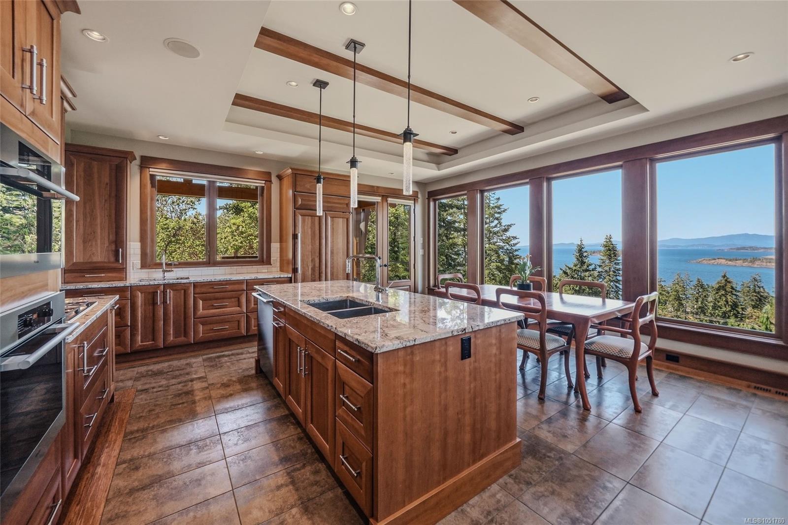3230 Huntington Pl — listing photo 4 of 68
