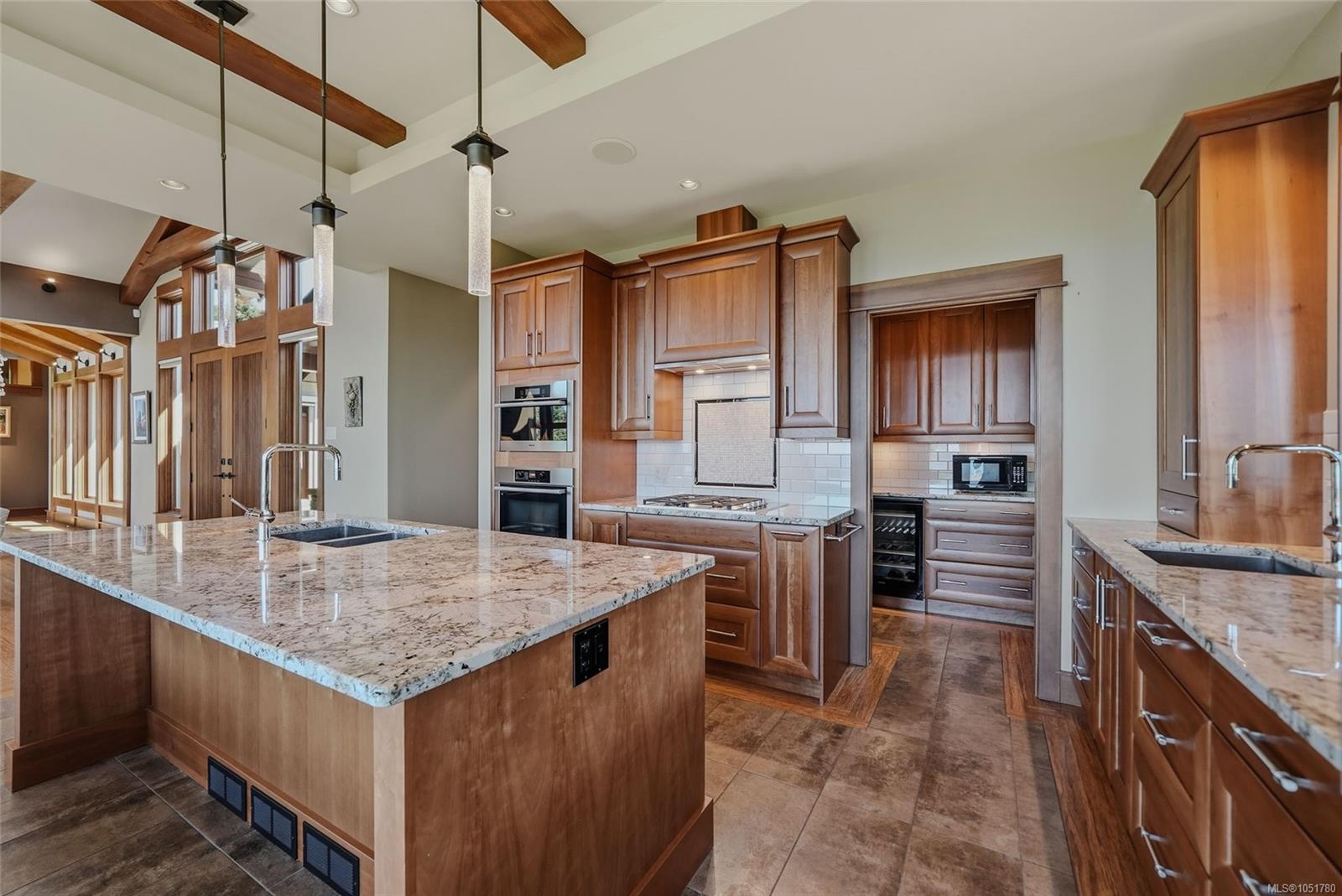 3230 Huntington Pl — listing photo 8 of 68