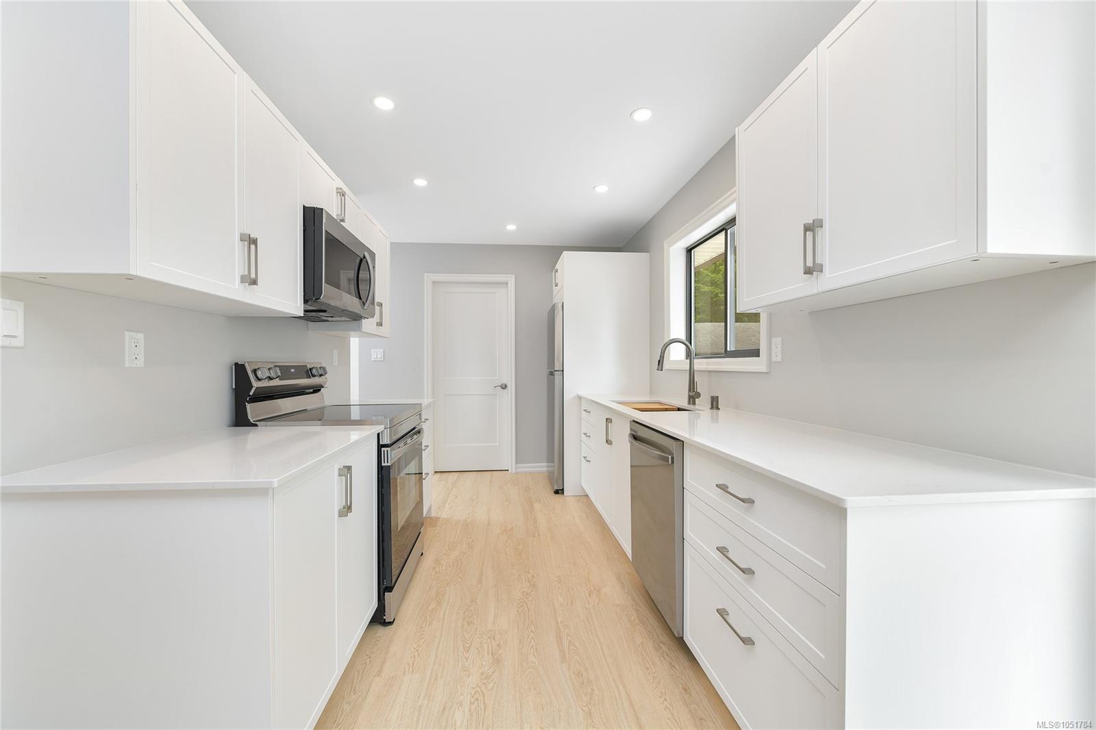 184 Johel Rd — listing photo 3 of 19