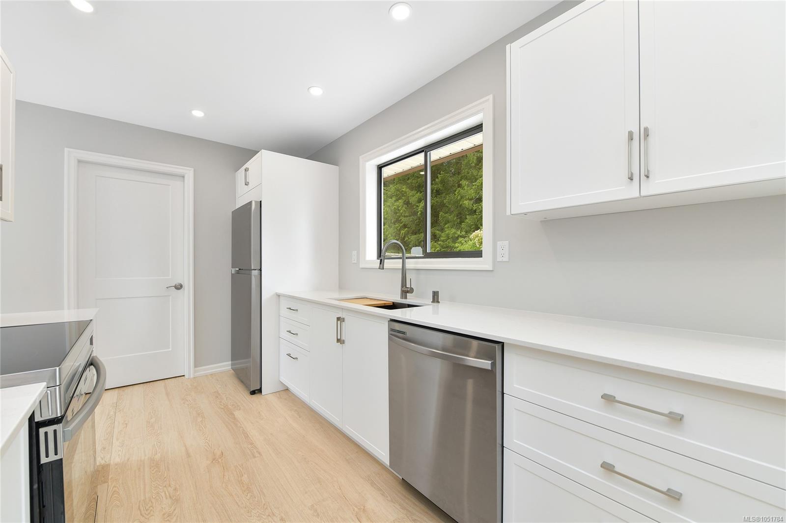 184 Johel Rd — listing photo 4 of 19