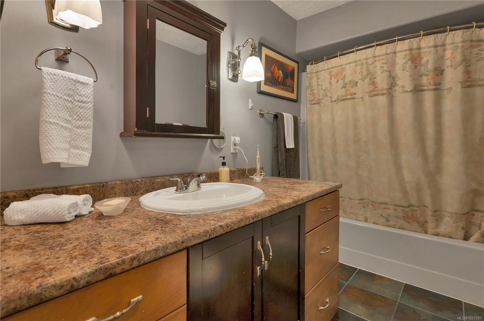 558 Alder St — listing photo 14 of 40