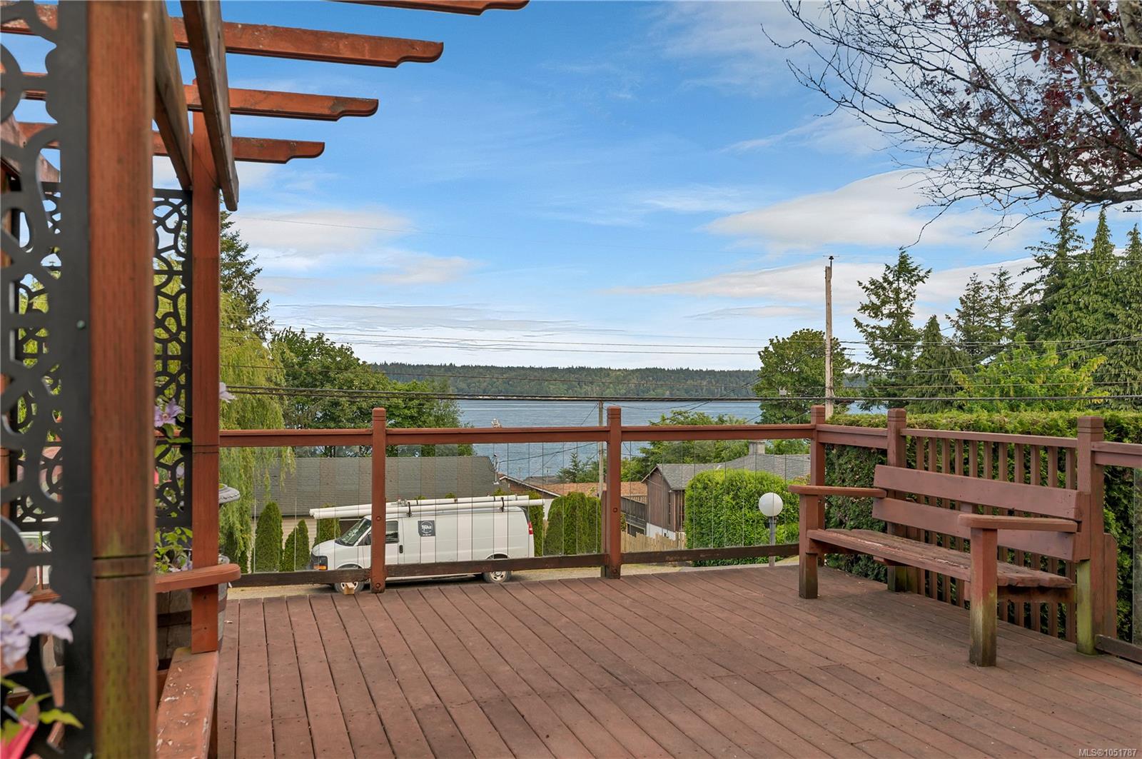 558 Alder St — listing photo 3 of 40