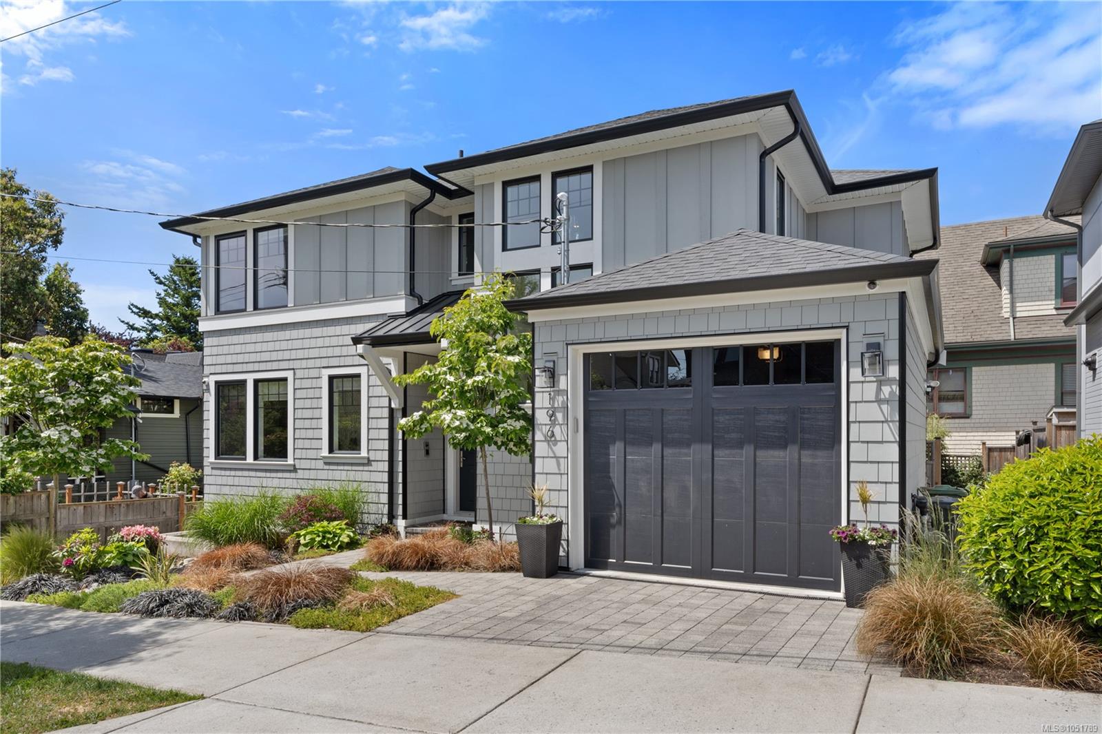 196 Olive St — listing photo 2 of 55
