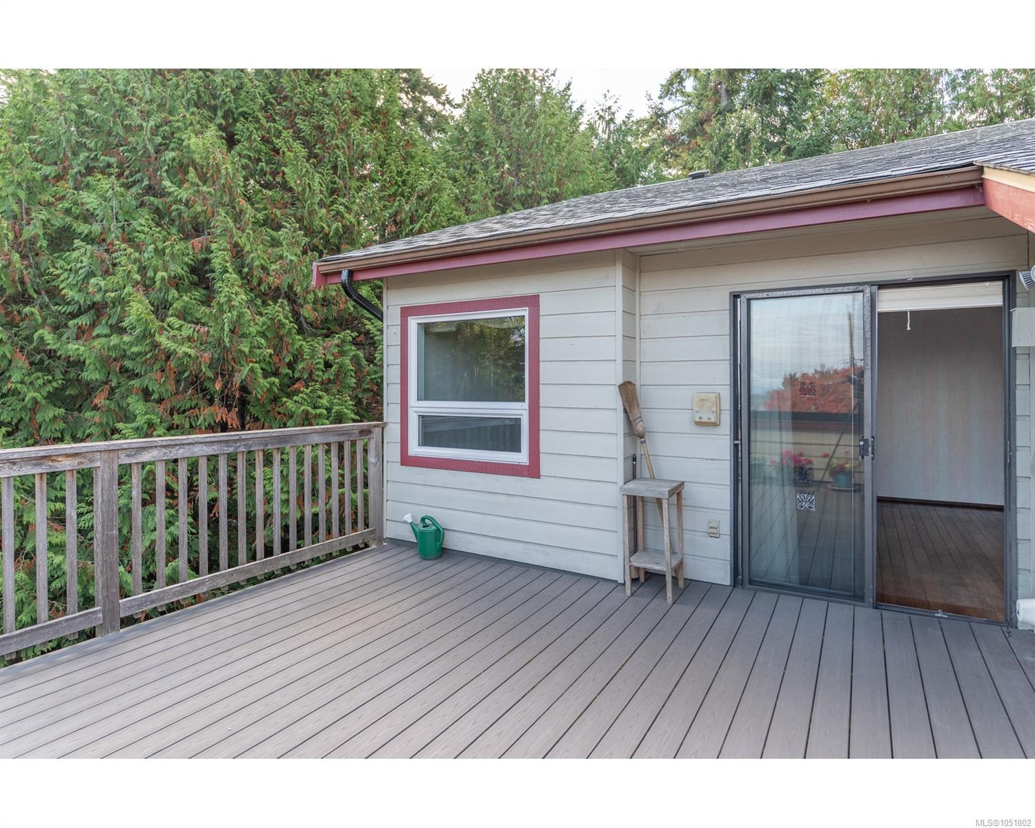 142 SUNNINGDALE Rd — listing photo 6 of 22