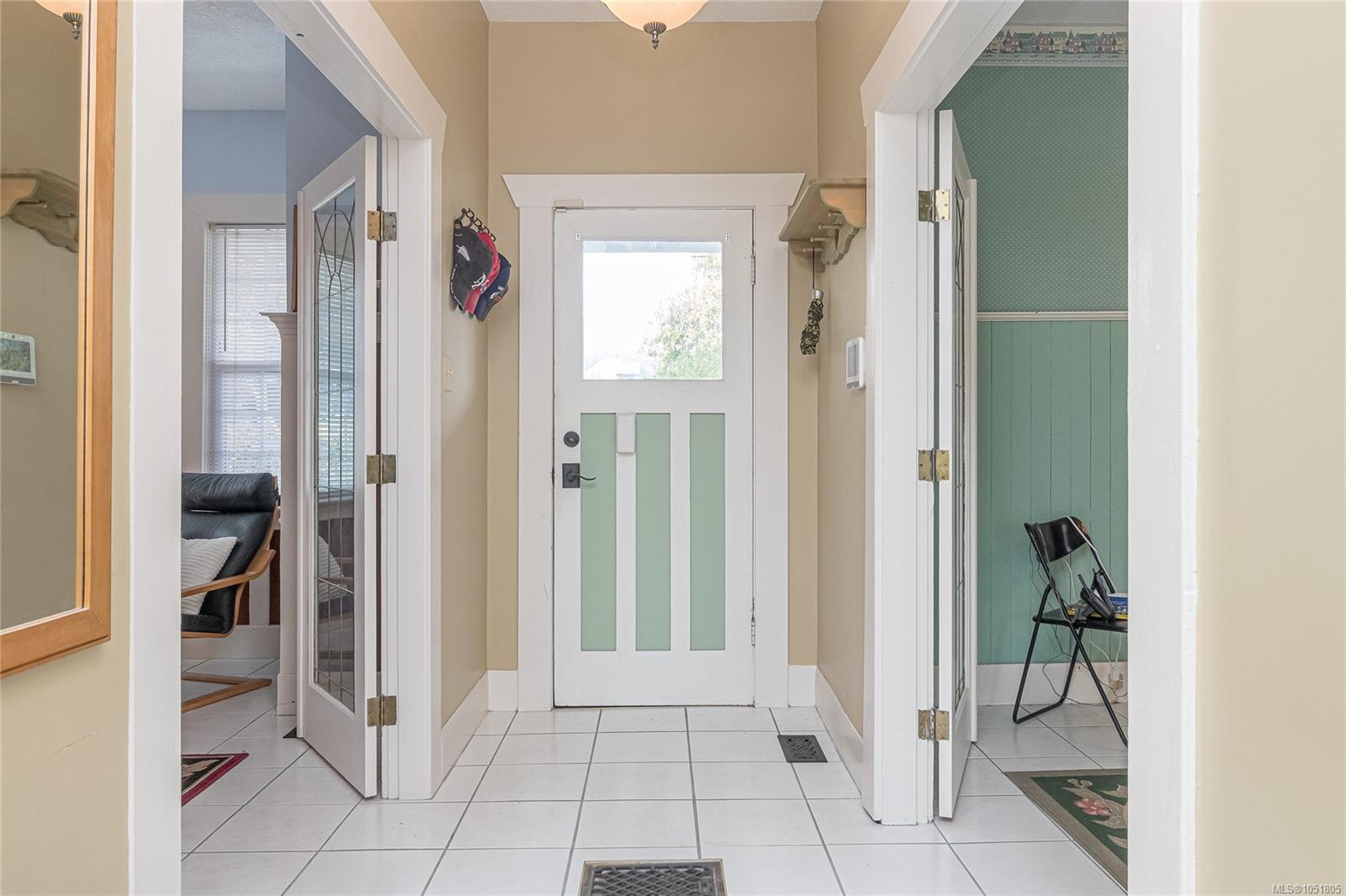 9945 Cedar St — listing photo 11 of 67