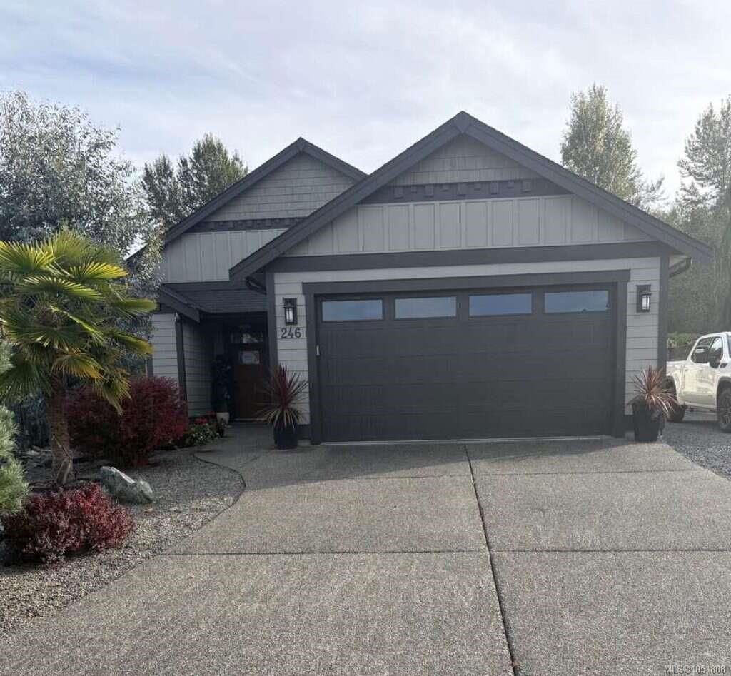 246 Lodgepole Dr — listing photo 2 of 35