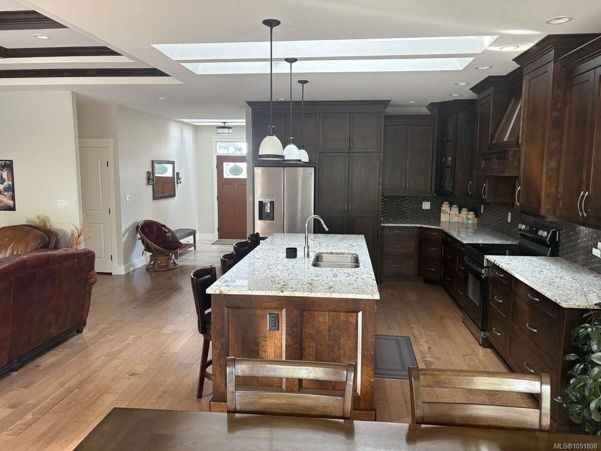 246 Lodgepole Dr — listing photo 12 of 35