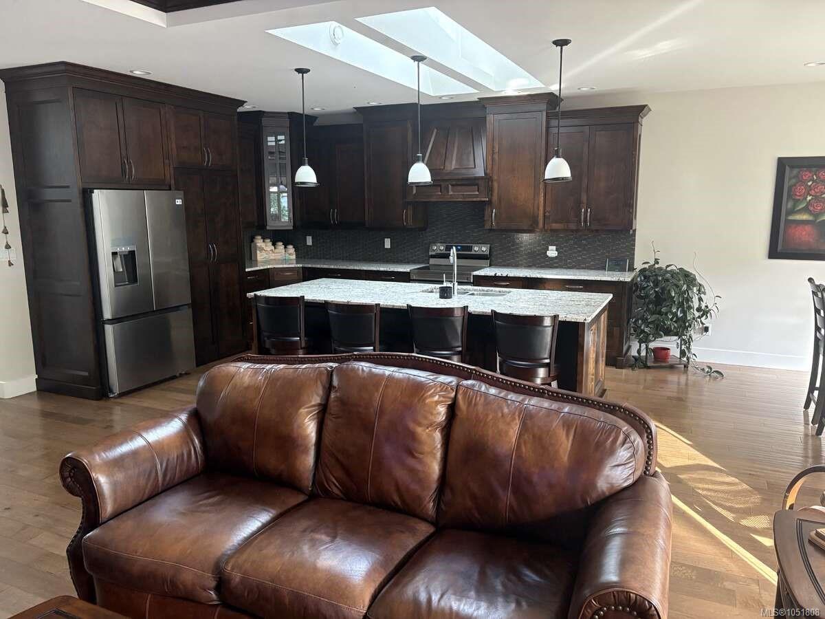 246 Lodgepole Dr — listing photo 10 of 35