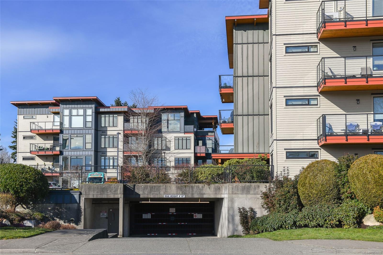 322-2300 Mansfield Dr — listing photo 4 of 53