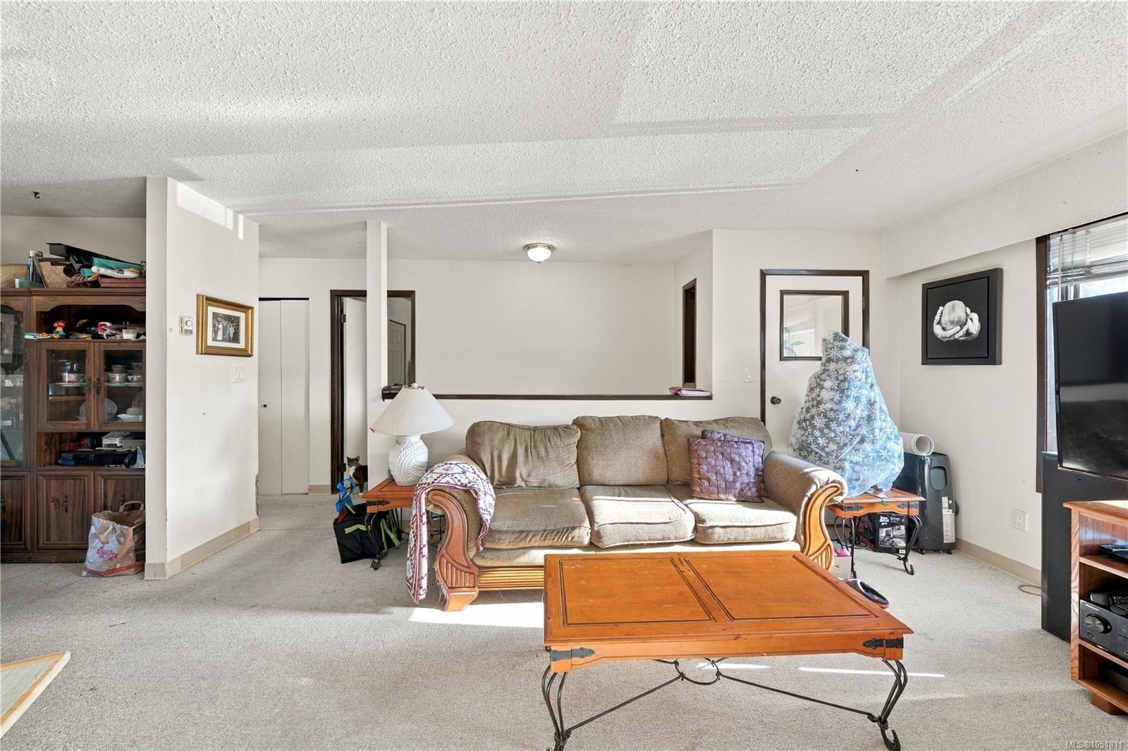 2344 Rosstown Rd — listing photo 4 of 28
