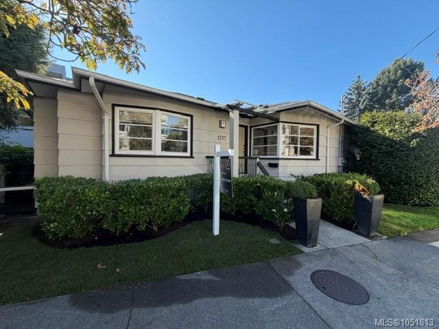 1217 Fairfield Rd — listing photo 3 of 5