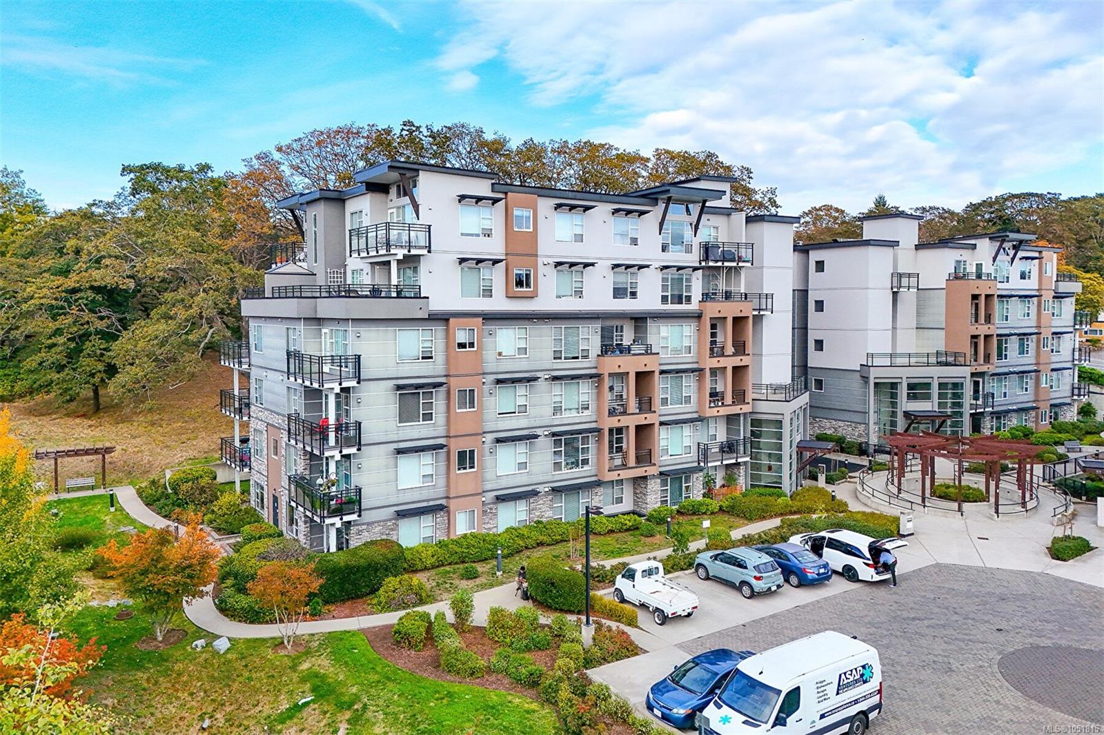 104-1016 Inverness Rd — listing photo 3 of 45