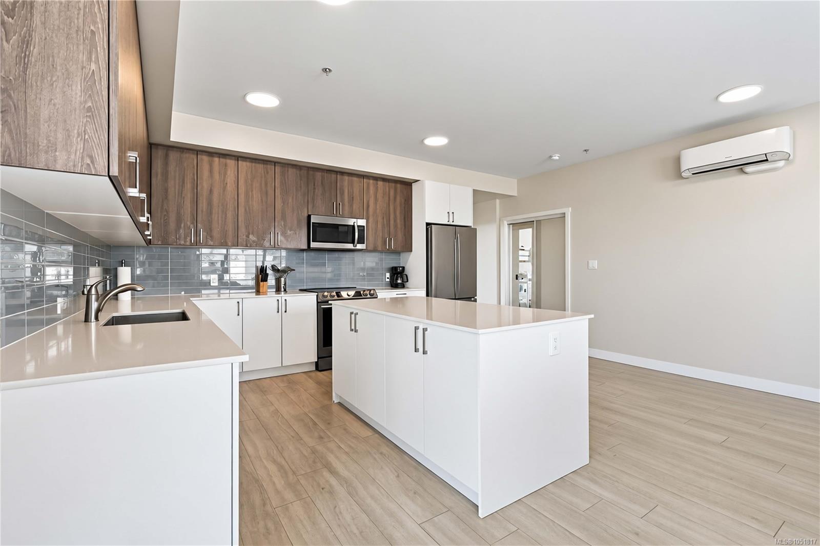602-810 Orono Ave — listing photo 12 of 26