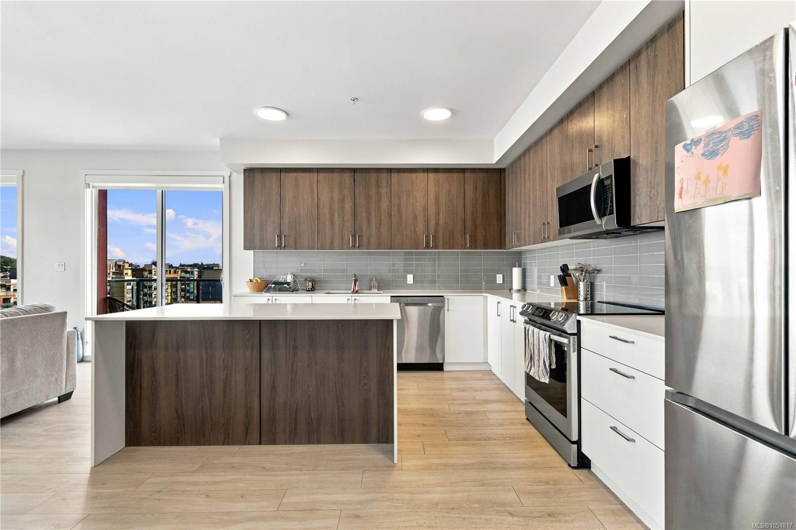 602-810 Orono Ave — listing photo 14 of 26