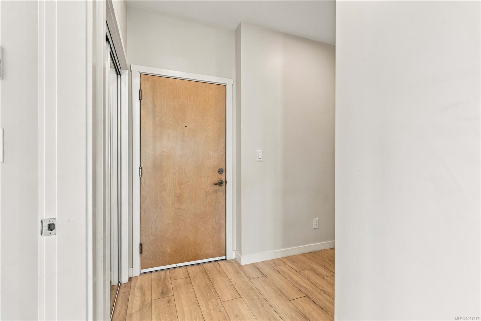 602-810 Orono Ave — listing photo 5 of 26