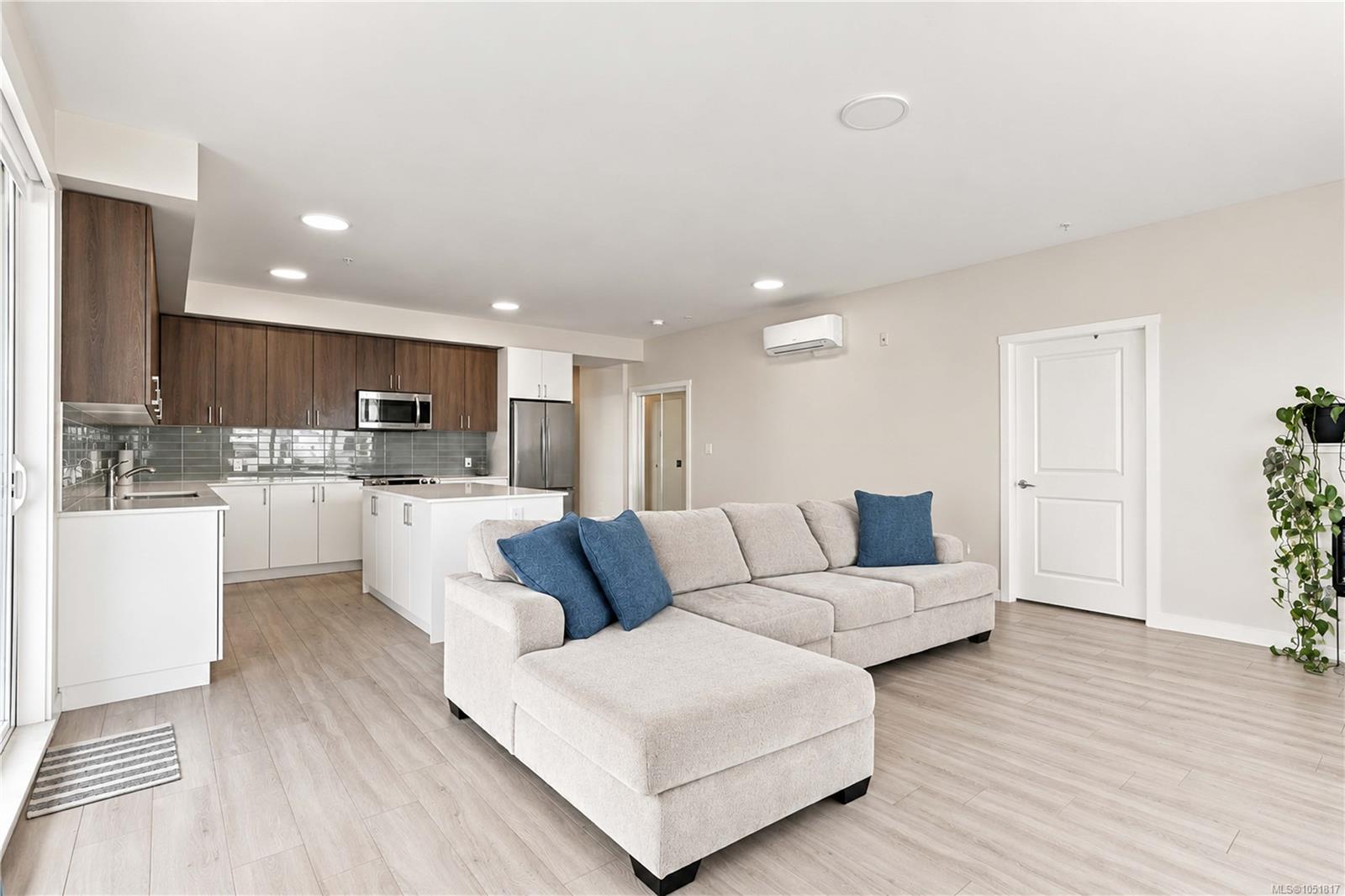 602-810 Orono Ave — listing photo 9 of 26