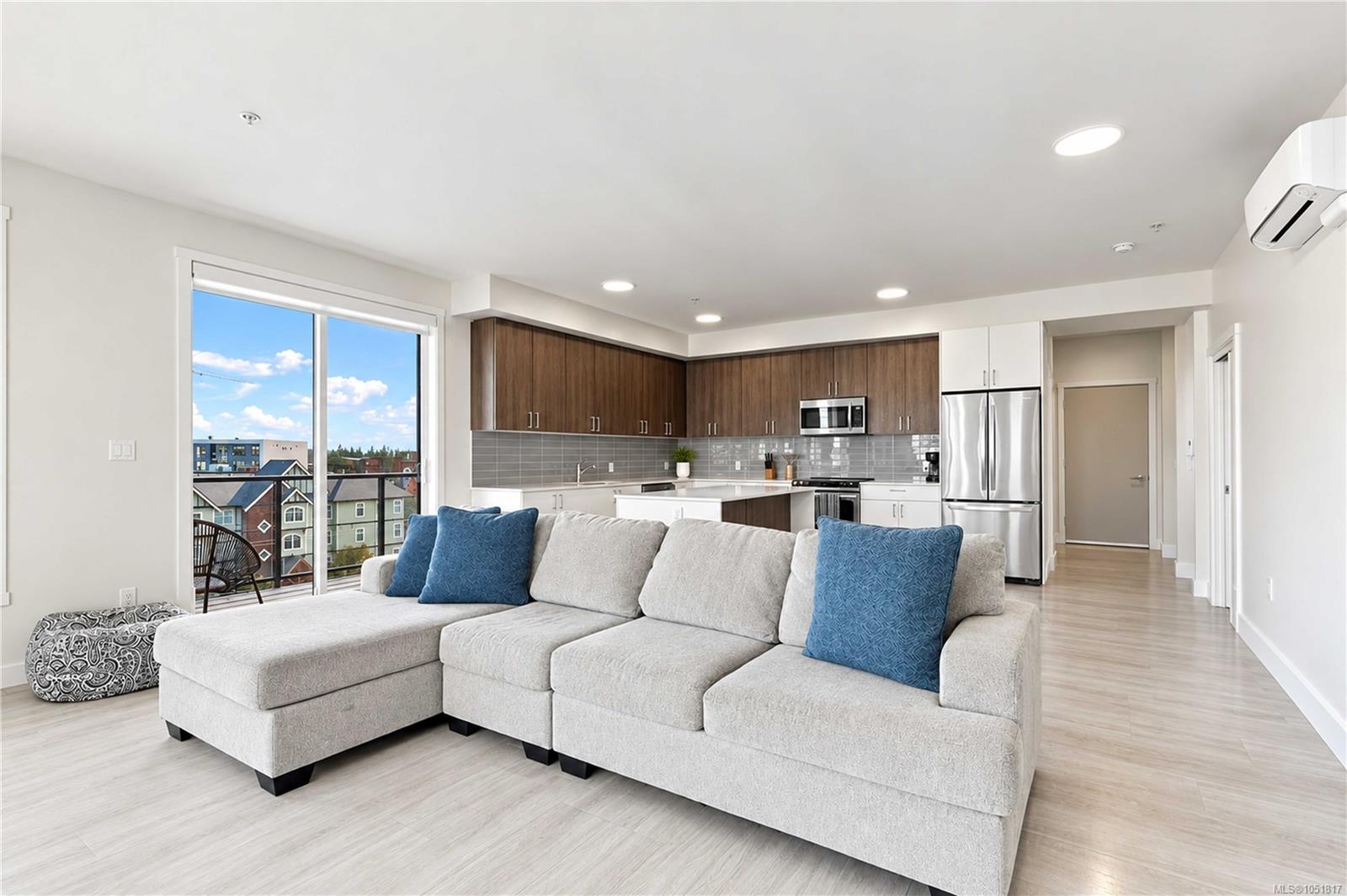 602-810 Orono Ave — listing photo 10 of 26