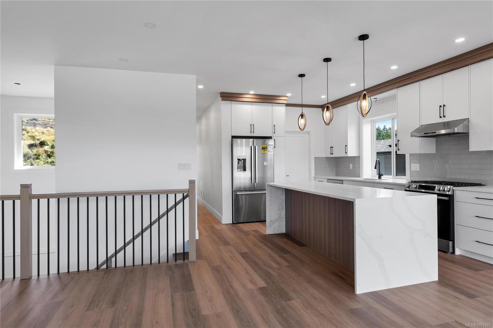 3326 Woodrush Dr — listing photo 11 of 46