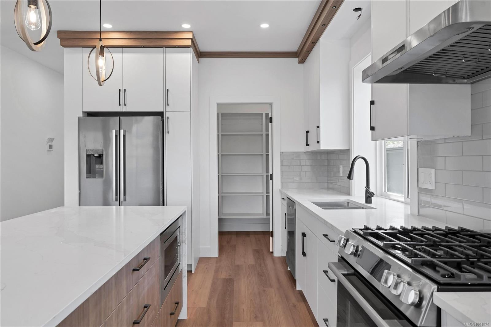 3326 Woodrush Dr — listing photo 4 of 46
