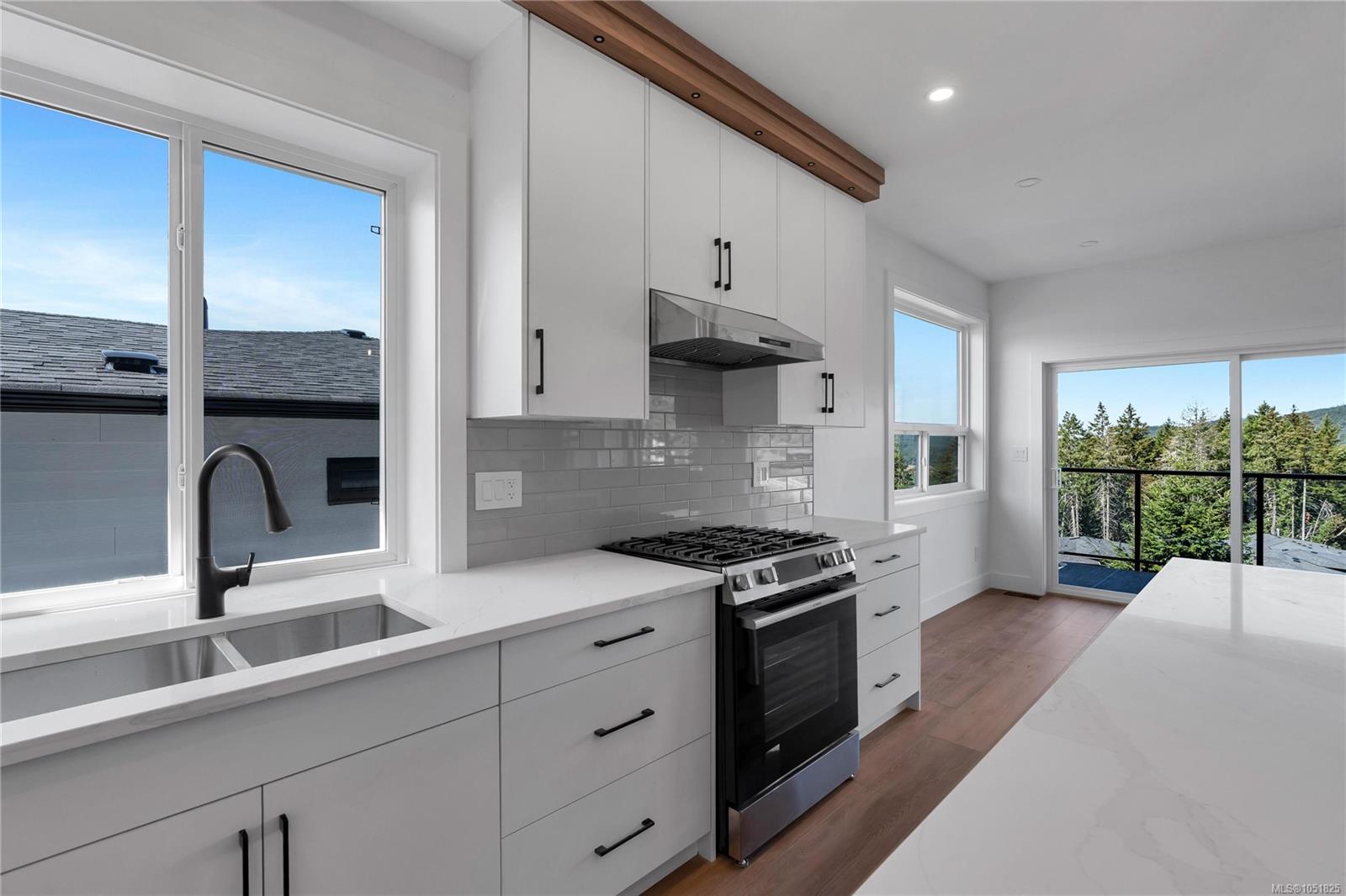 3326 Woodrush Dr — listing photo 5 of 46