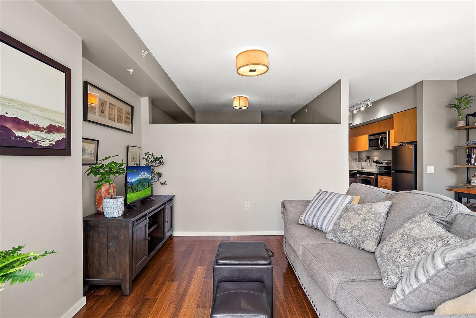 404-834 Johnson St — listing photo 11 of 27