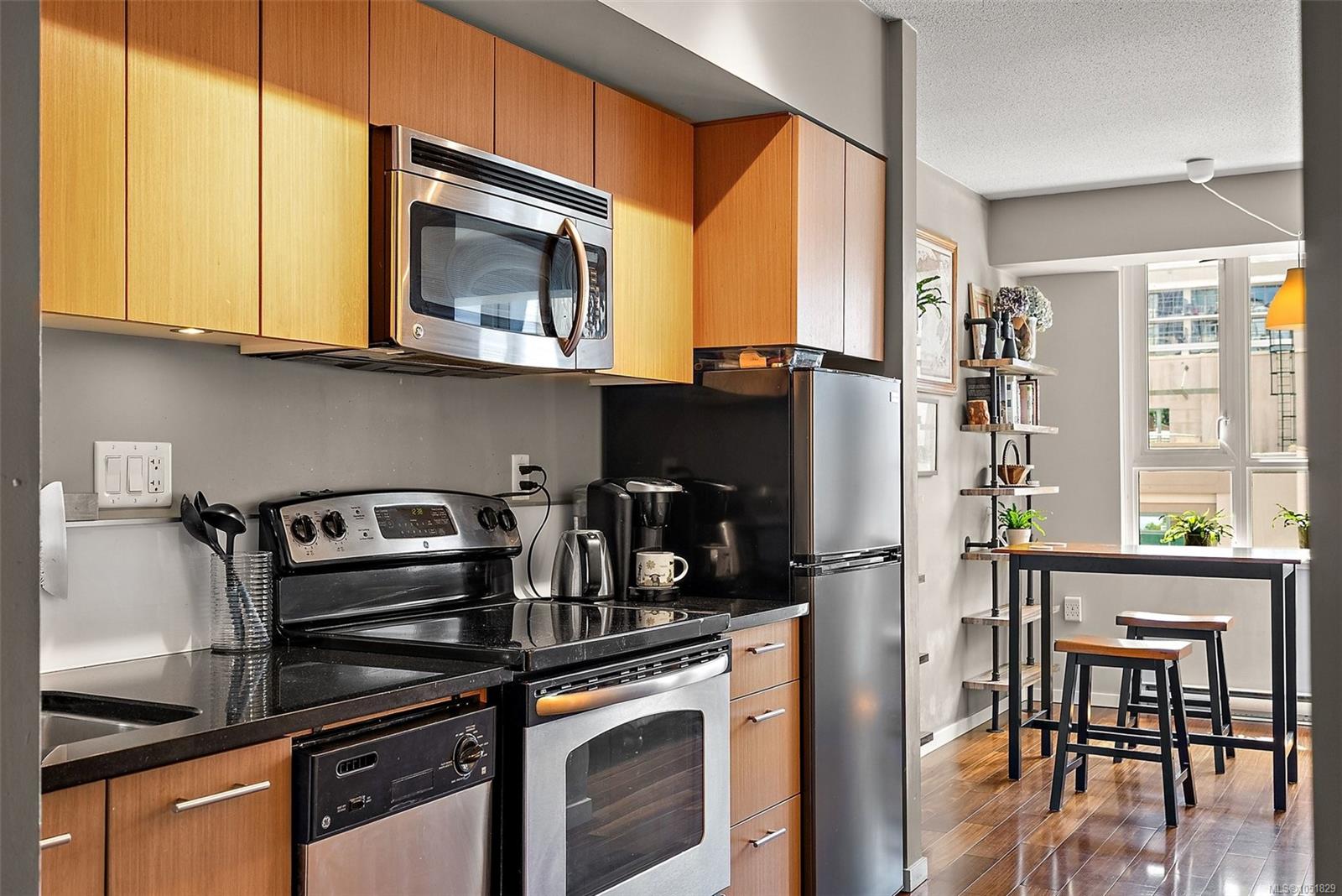 404-834 Johnson St — listing photo 12 of 27