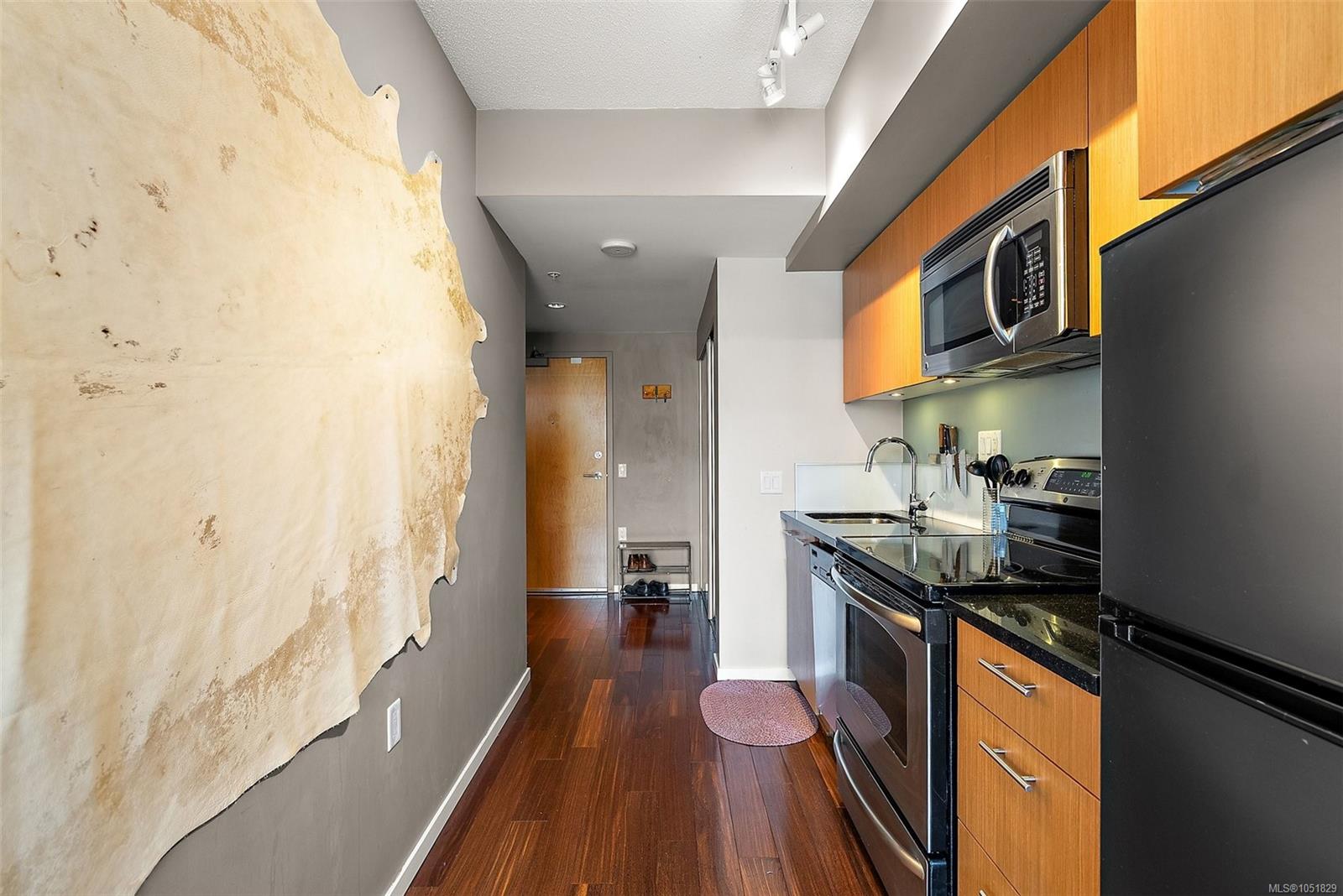 404-834 Johnson St — listing photo 14 of 27