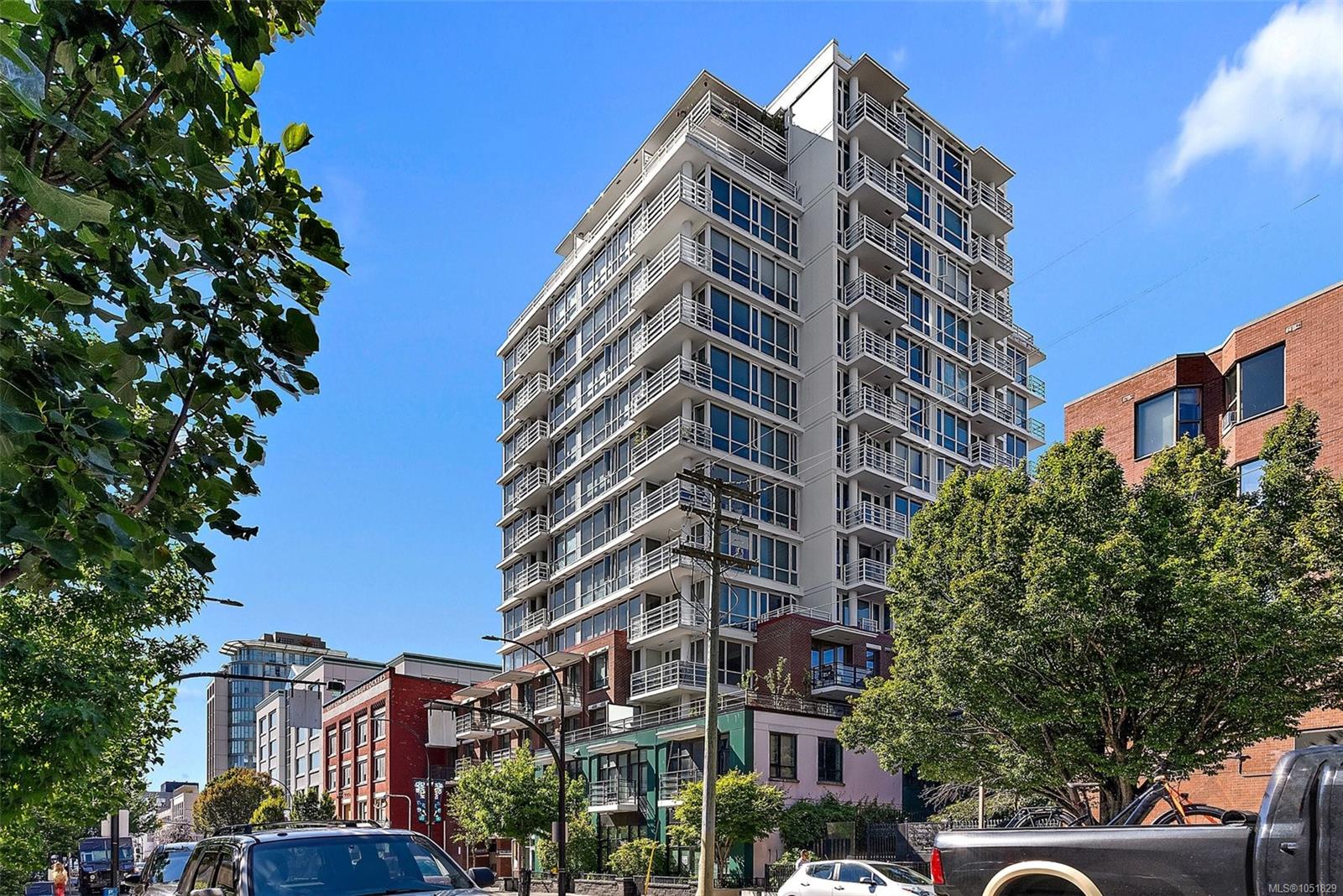 404-834 Johnson St — listing photo 3 of 27