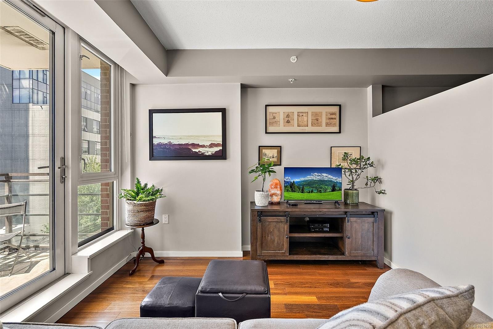 404-834 Johnson St — listing photo 6 of 27