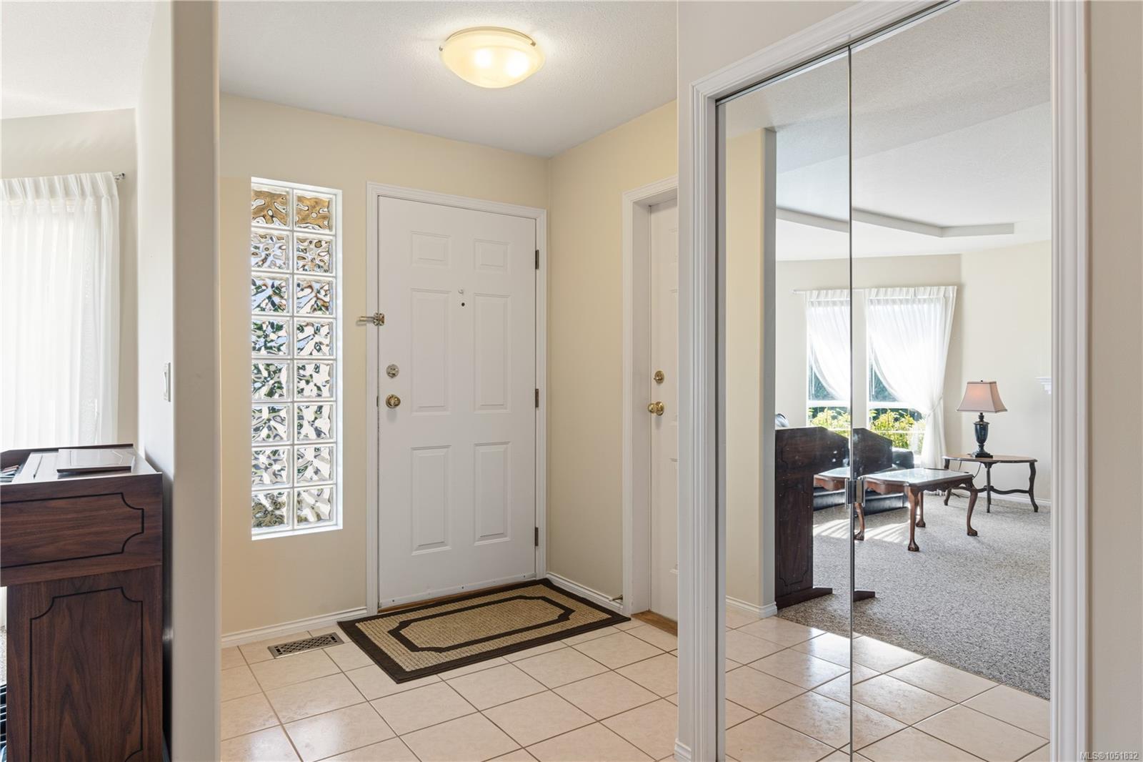 568 Hampstead St — listing photo 13 of 53