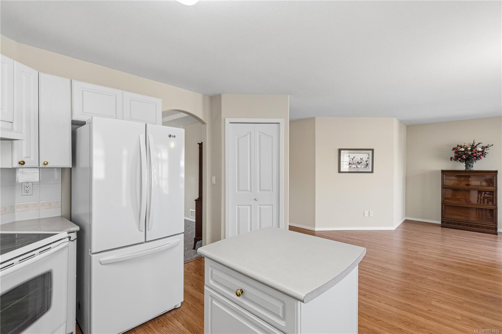 568 Hampstead St — listing photo 14 of 53