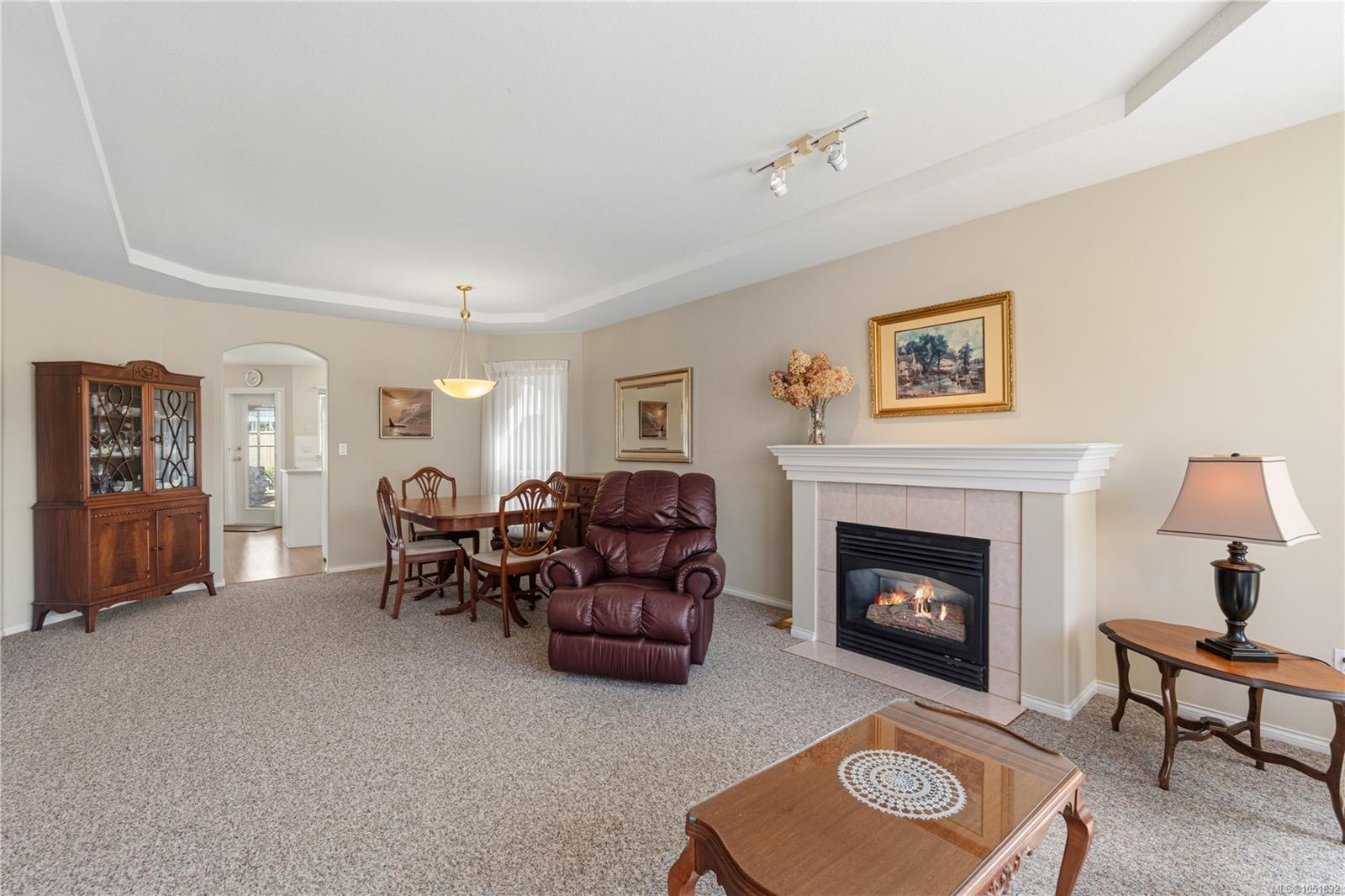 568 Hampstead St — listing photo 6 of 53