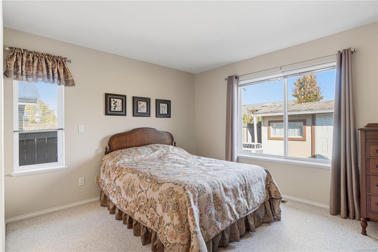 568 Hampstead St — listing photo 7 of 53