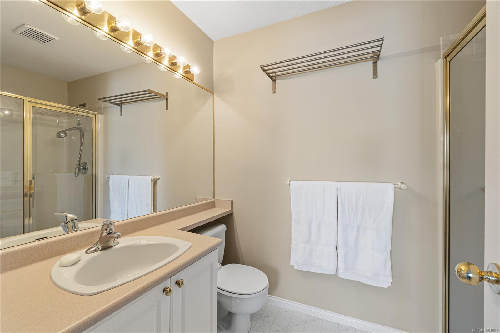 568 Hampstead St — listing photo 8 of 53