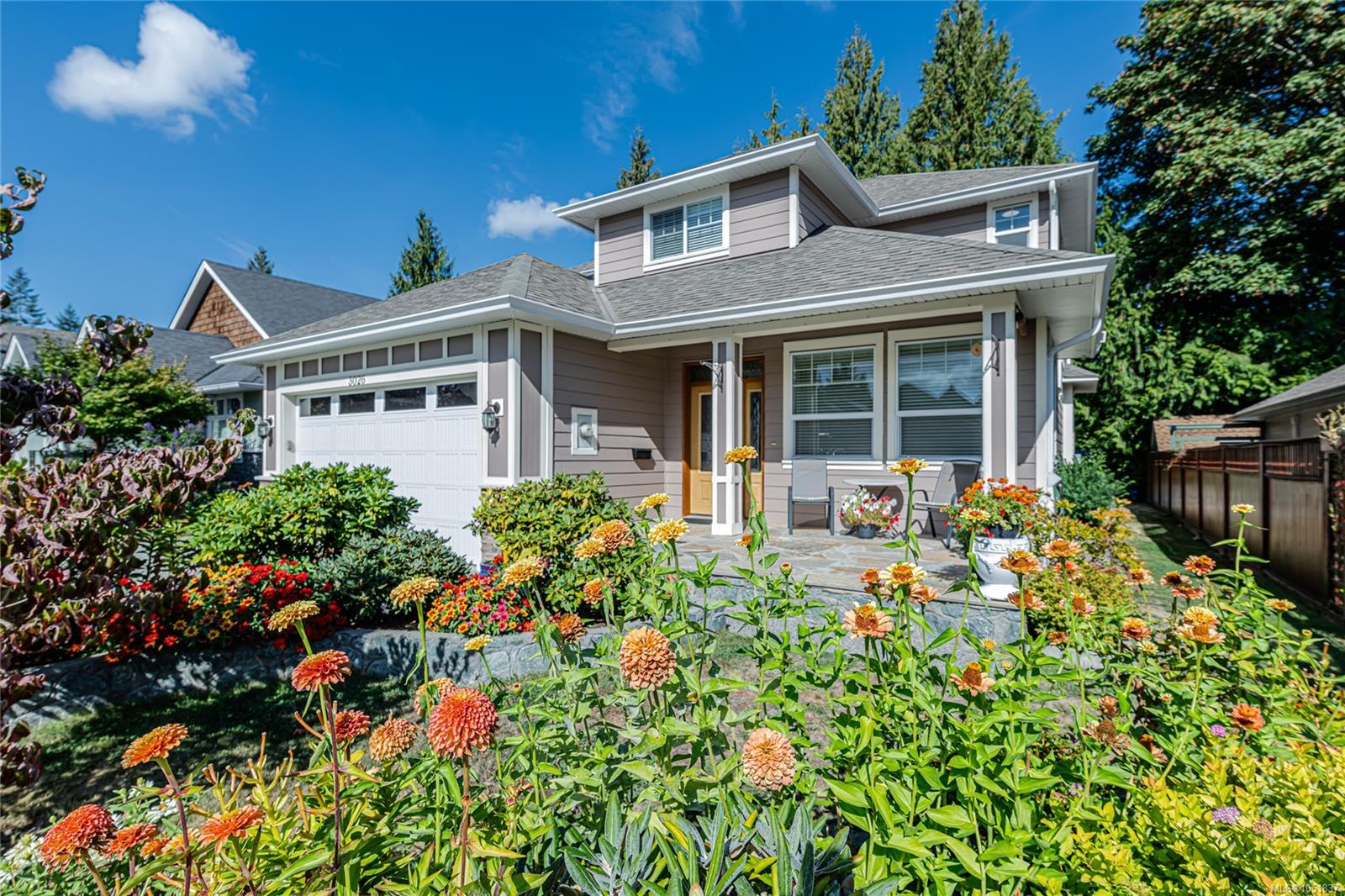 3026 Keystone Dr — listing photo 2 of 49