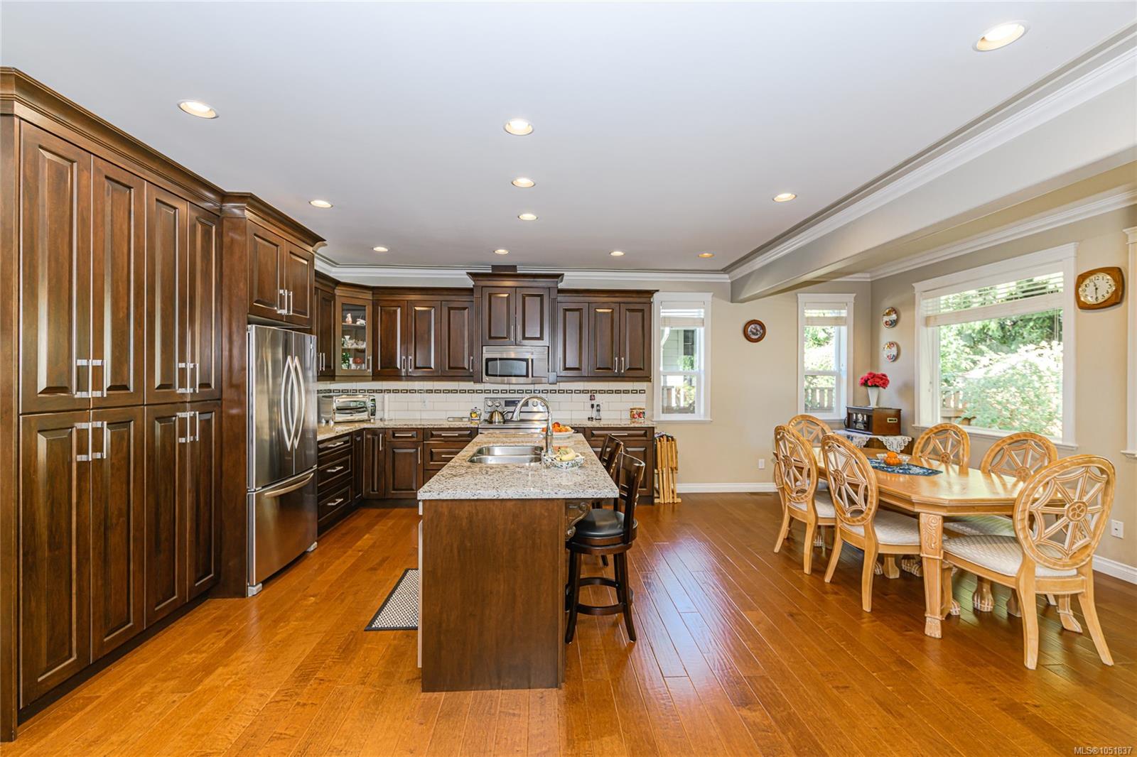 3026 Keystone Dr — listing photo 4 of 49