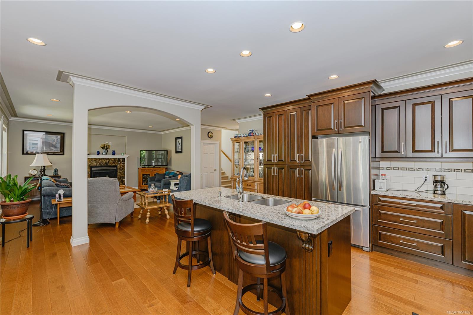 3026 Keystone Dr — listing photo 5 of 49