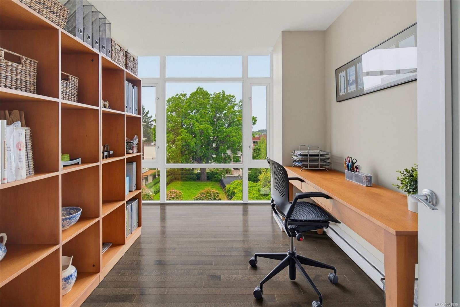 402-999 Burdett Ave — listing photo 11 of 37