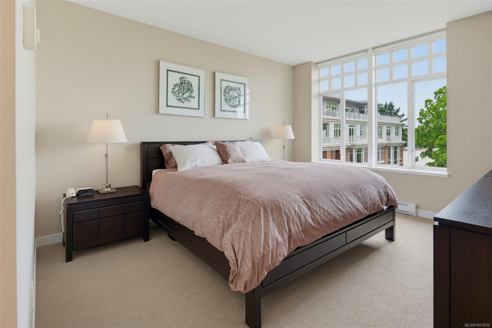 402-999 Burdett Ave — listing photo 6 of 37