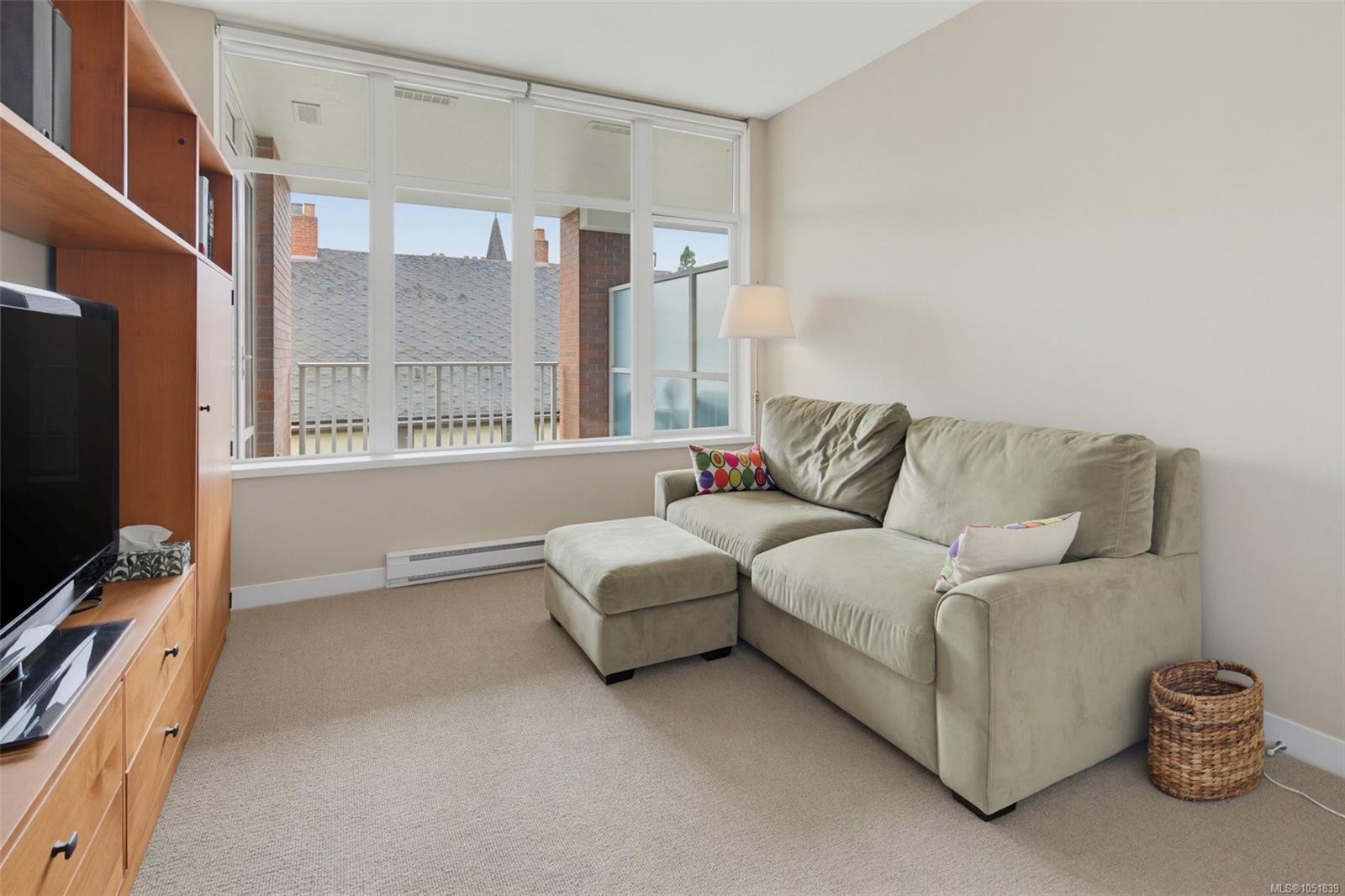 402-999 Burdett Ave — listing photo 9 of 37