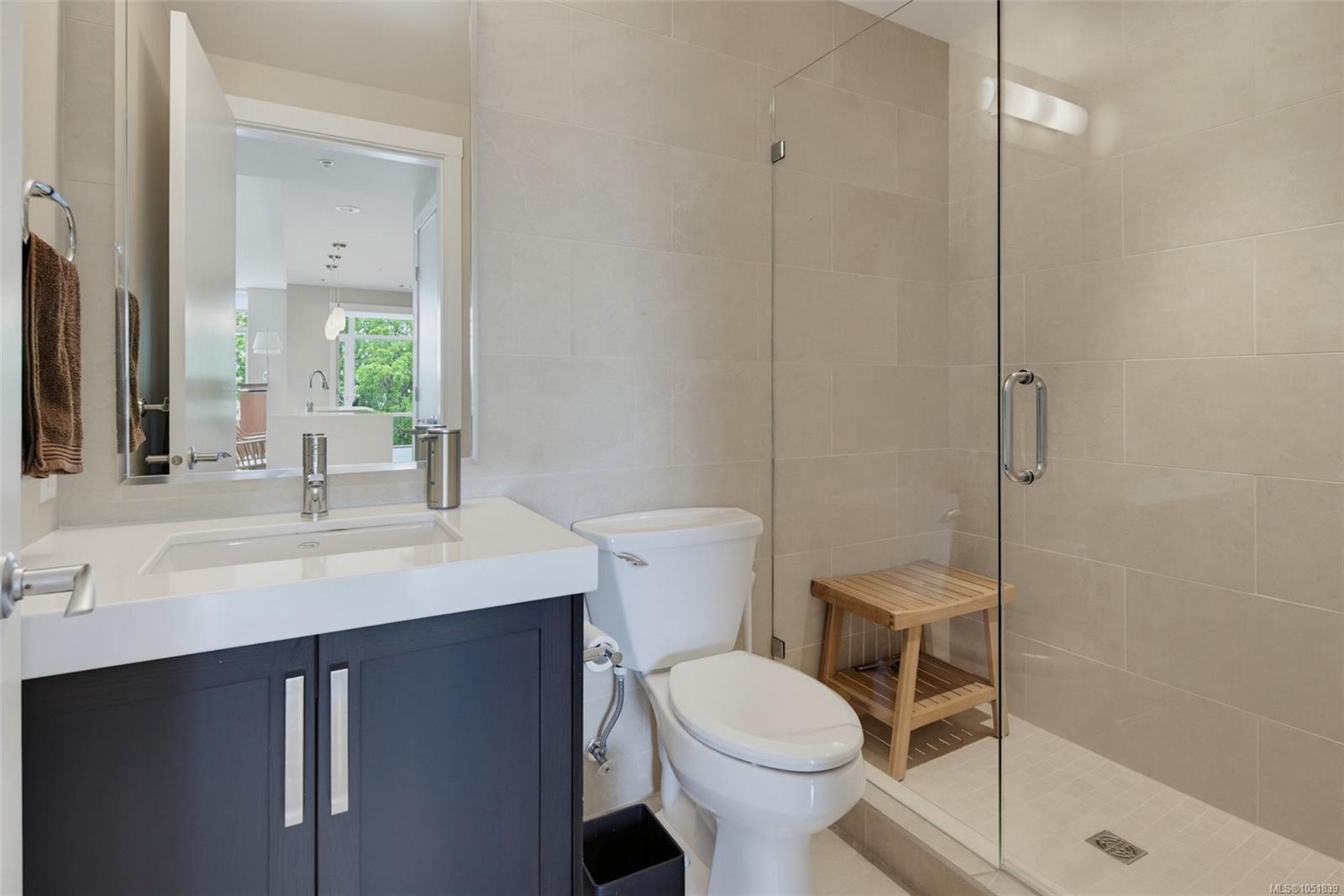 402-999 Burdett Ave — listing photo 10 of 37