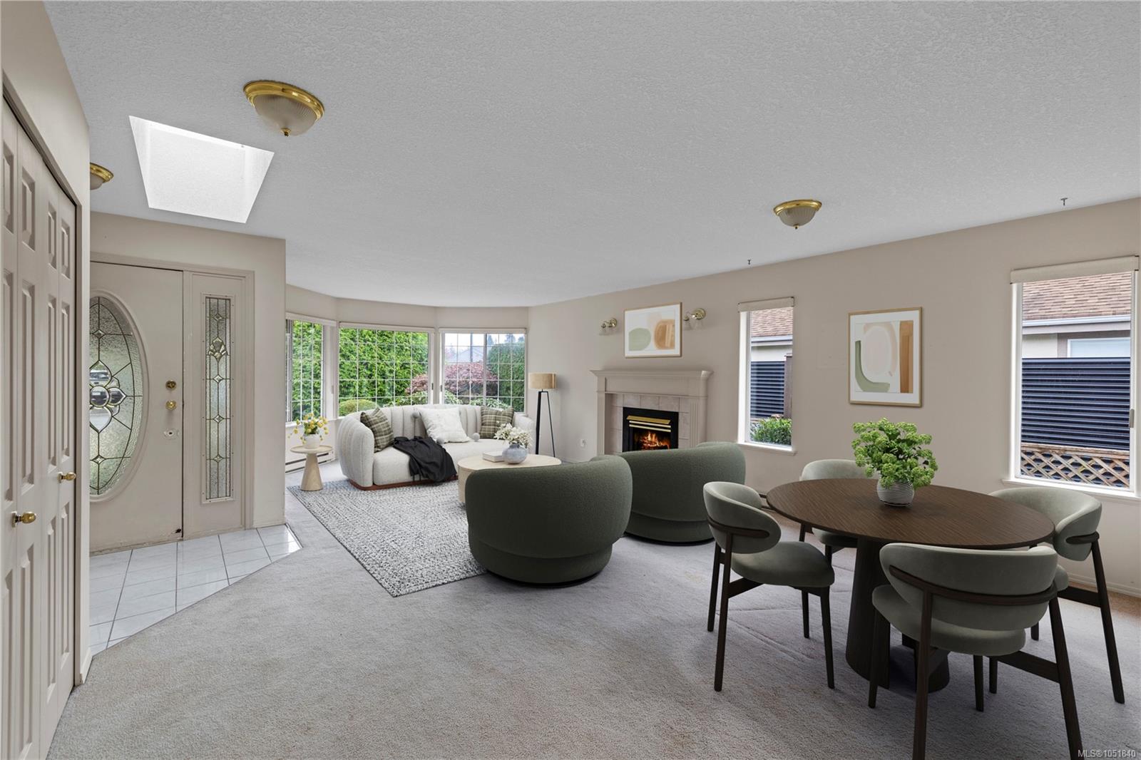 728 Banwell Crt — listing photo 5 of 26