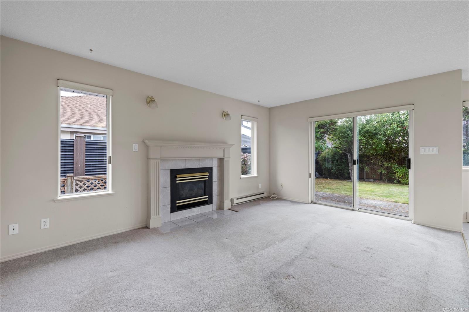 728 Banwell Crt — listing photo 6 of 26