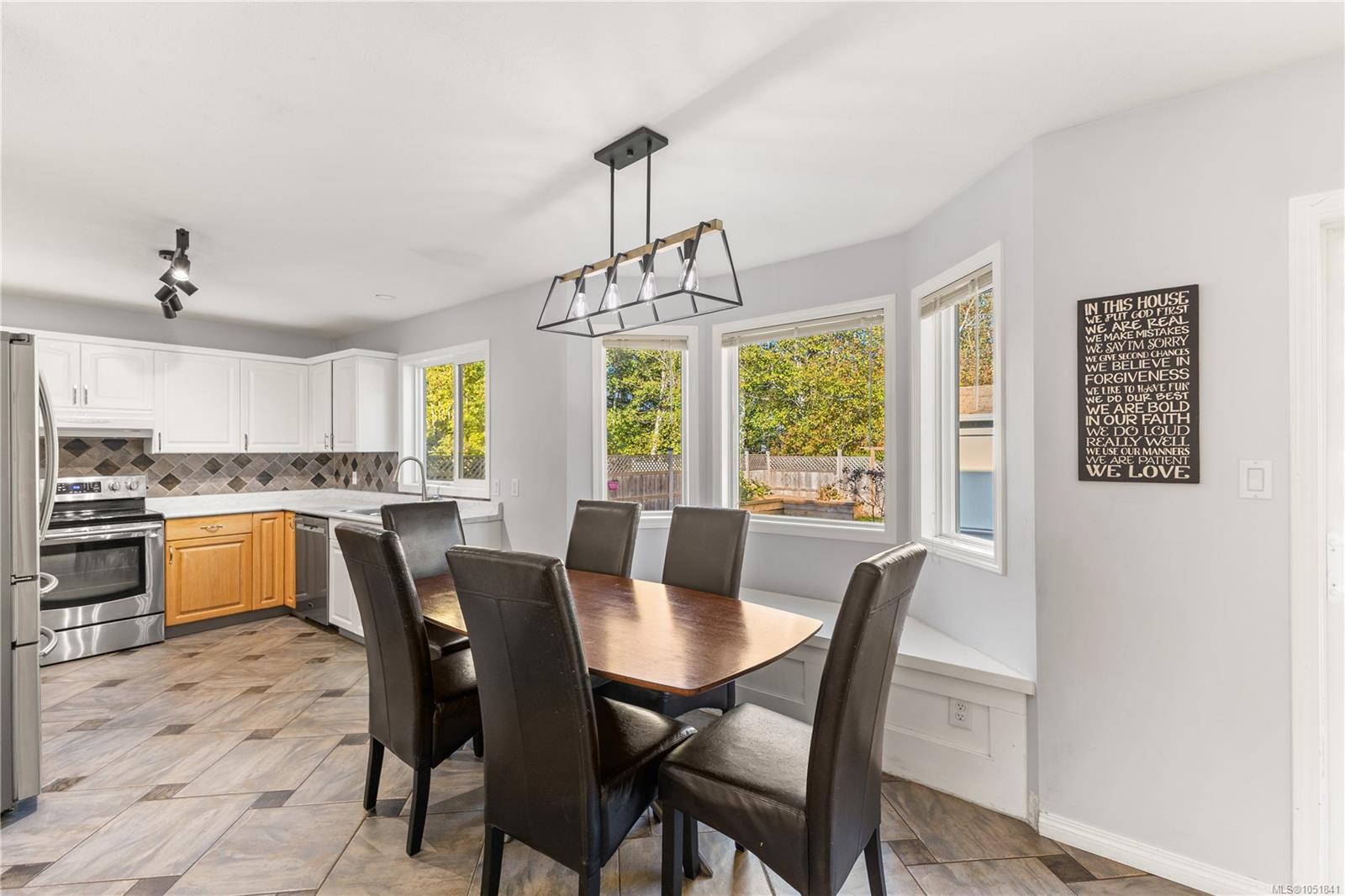 2752 Bradford Dr — listing photo 7 of 47