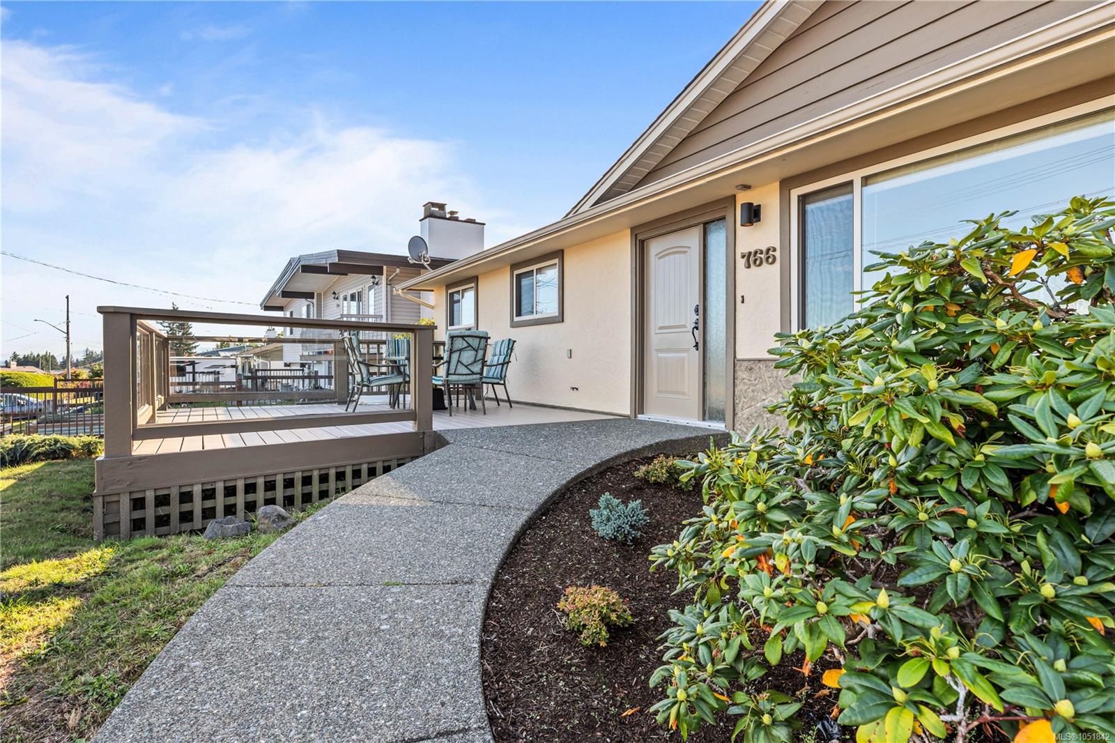 766 Nancy Greene Dr — listing photo 2 of 52