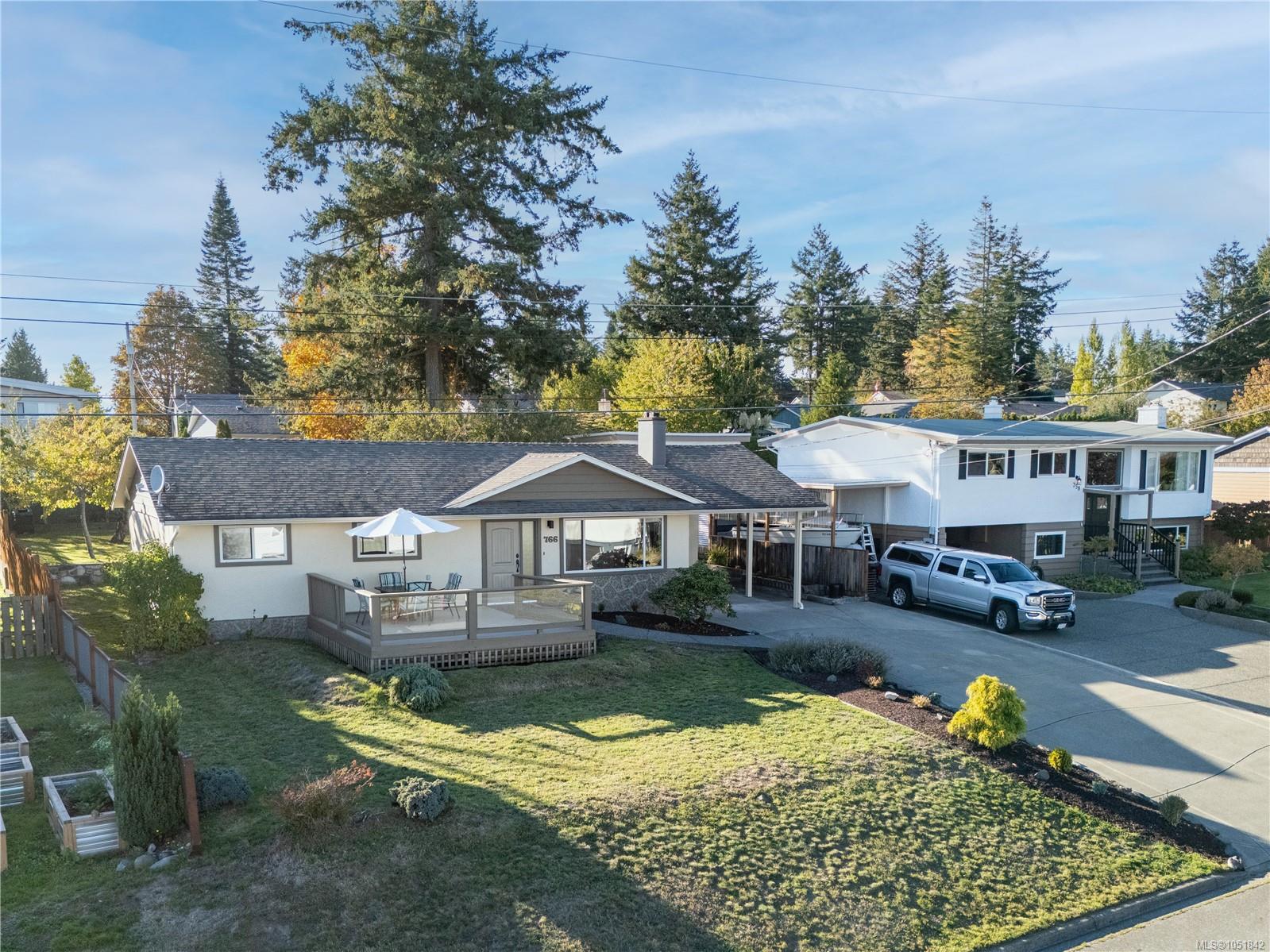 766 Nancy Greene Dr — listing photo 3 of 52