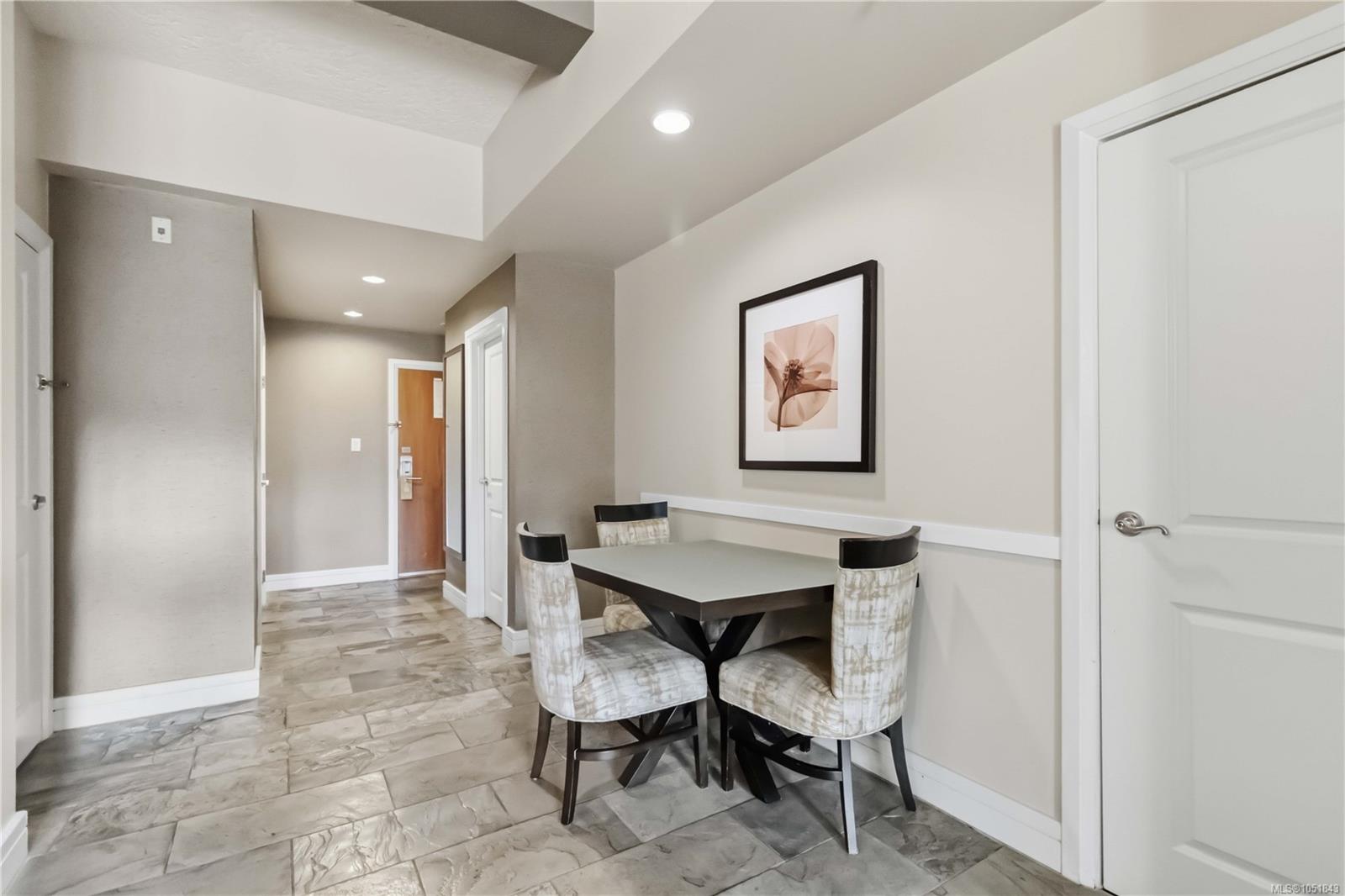 218-220 B-1376 Lynburne Pl — listing photo 14 of 26