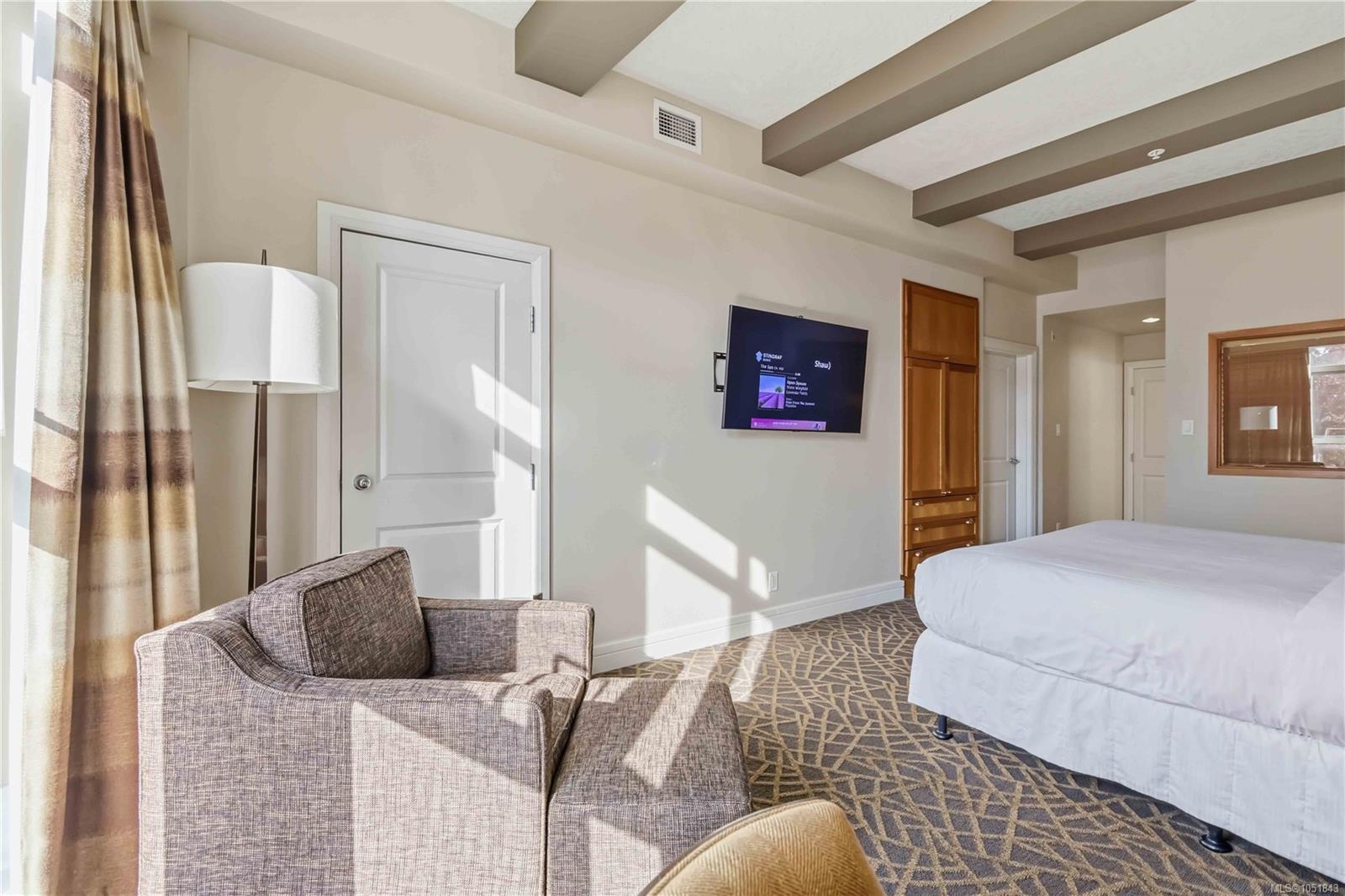 218-220 B-1376 Lynburne Pl — listing photo 6 of 26
