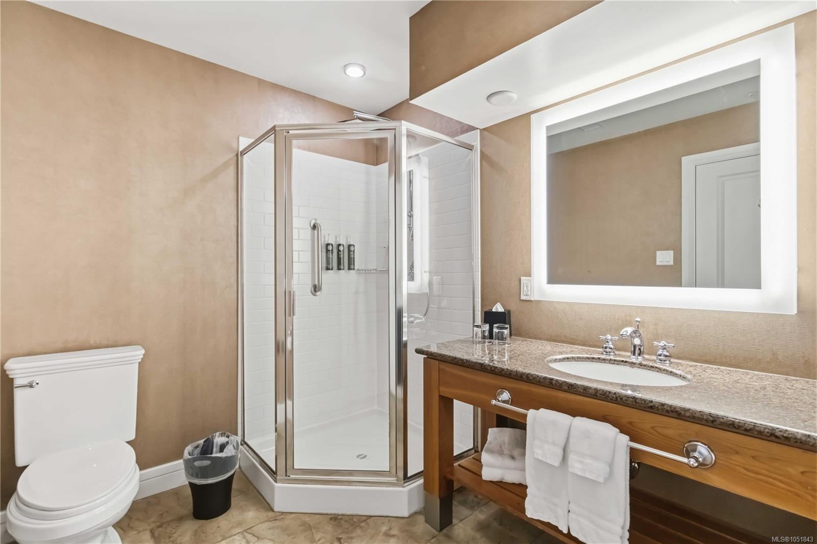 218-220 B-1376 Lynburne Pl — listing photo 7 of 26