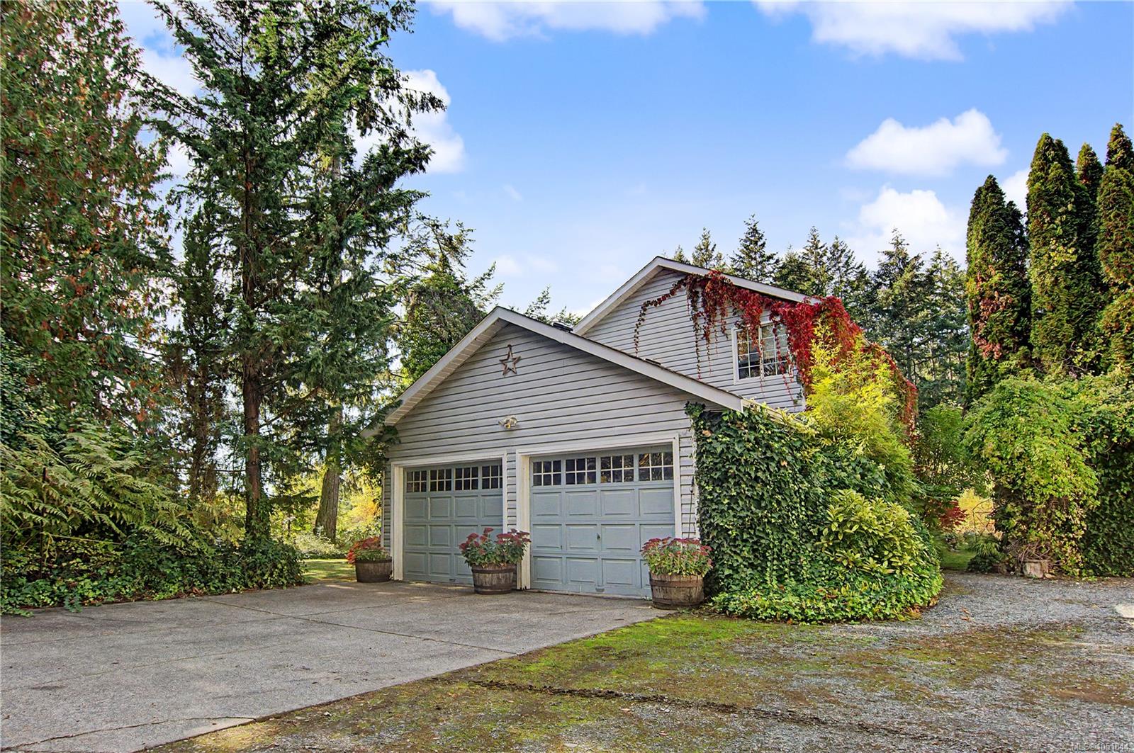 2060 Huddington Rd — listing photo 2 of 40